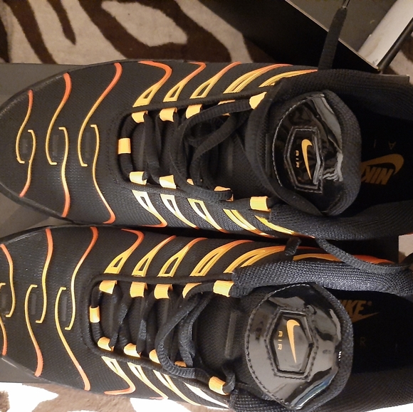 Airmax - Picture 2 of 3